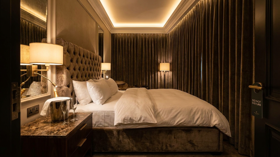 Luxe Hotel Suite Romance